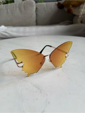 Butterfly Sunglasses Gold Rimless Tinted Lens Statement Y2K
